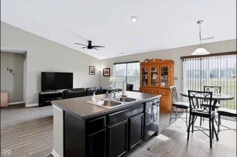 425 Thunderwood Greenfield IN 46140