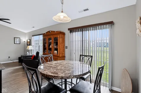 425 Thunderwood Greenfield IN 46140