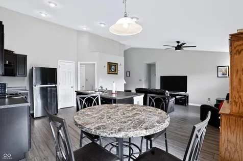 425 Thunderwood Greenfield IN 46140