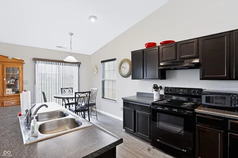 425 Thunderwood Greenfield IN 46140