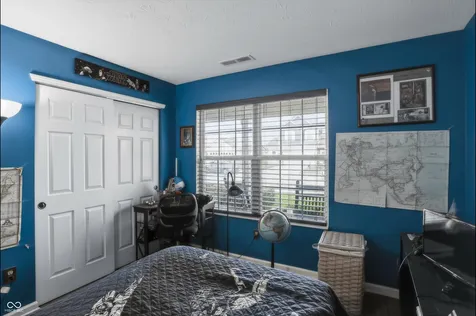 425 Thunderwood Greenfield IN 46140