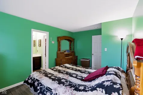 425 Thunderwood Greenfield IN 46140