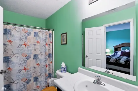 425 Thunderwood Greenfield IN 46140