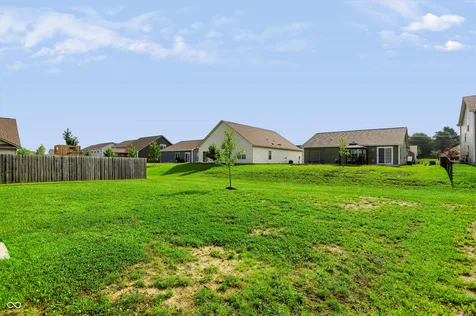 425 Thunderwood Greenfield IN 46140