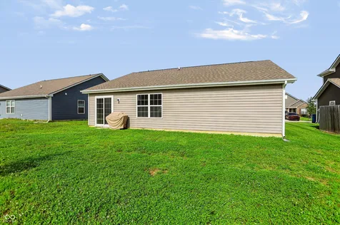 425 Thunderwood Greenfield IN 46140