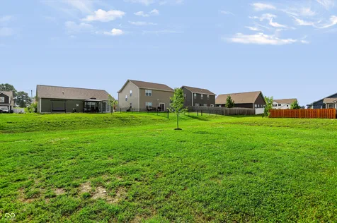 425 Thunderwood Greenfield IN 46140