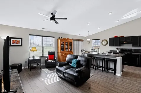 425 Thunderwood Greenfield IN 46140