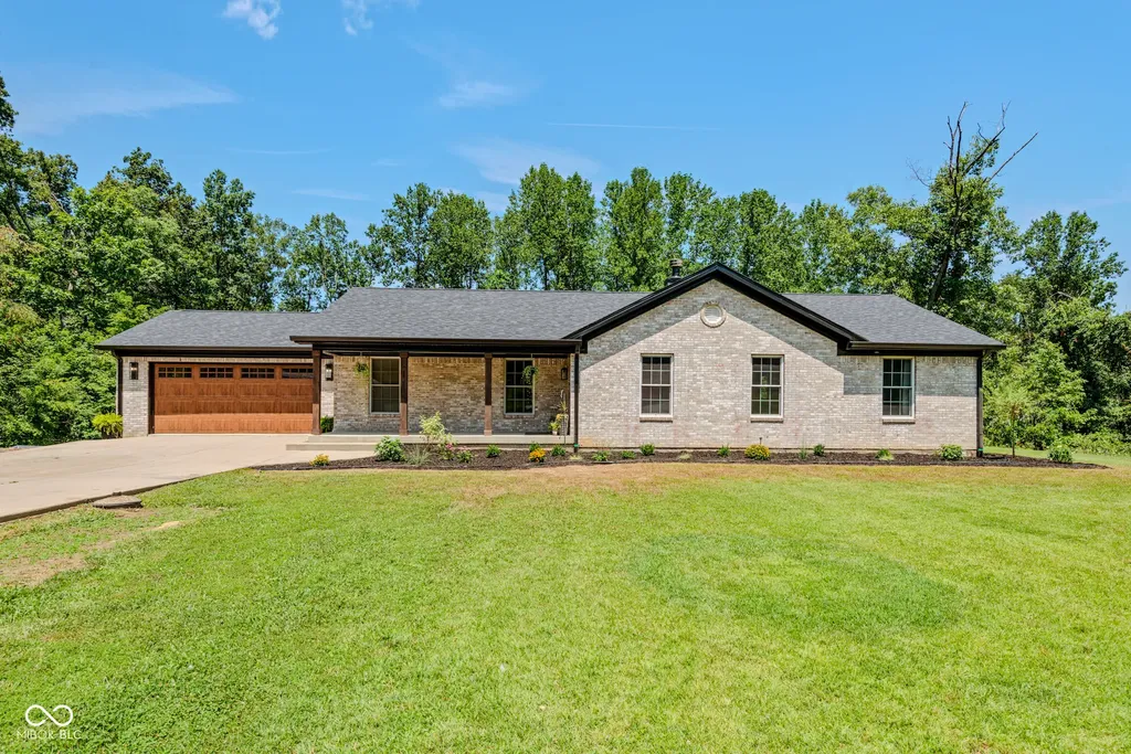 8486 W Georgetown Columbus IN 47201