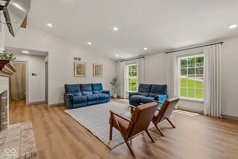 8486 W Georgetown Columbus IN 47201