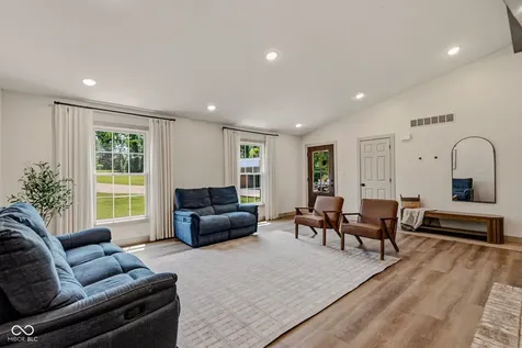 8486 W Georgetown Columbus IN 47201