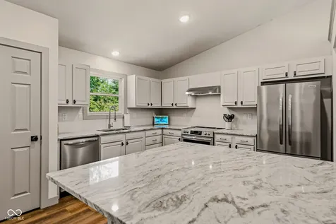 8486 W Georgetown Columbus IN 47201