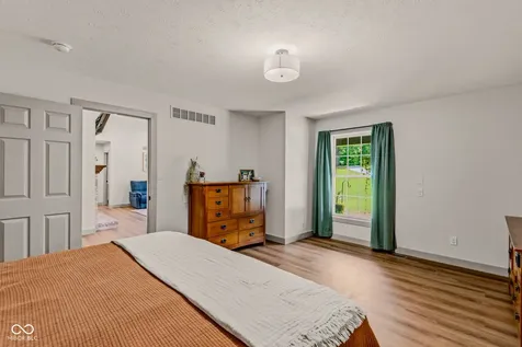 8486 W Georgetown Columbus IN 47201
