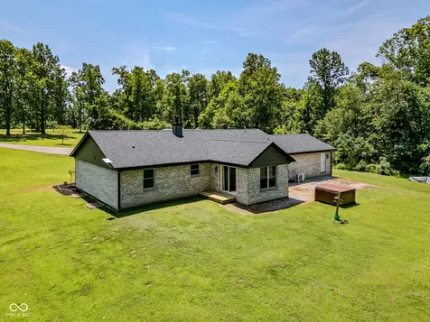 8486 W Georgetown Columbus IN 47201