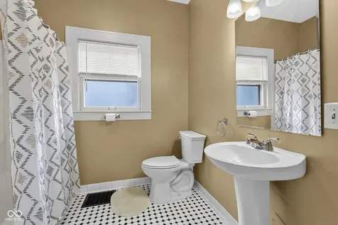 905 Maple Terre Haute IN 47804