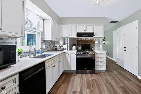 60 Waterford Court Zionsville IN 46077