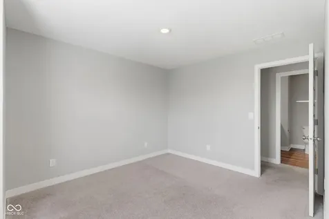 9743 Cimmaron Avenue Mccordsville IN 46055