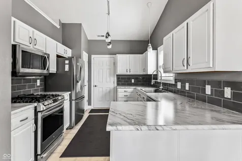 10617 Brooks Street Indianapolis IN 46234