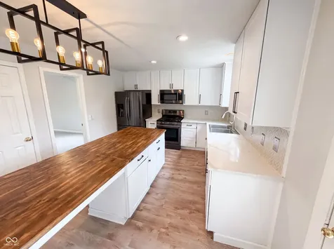6680 Crestwell Lane Indianapolis IN 46268