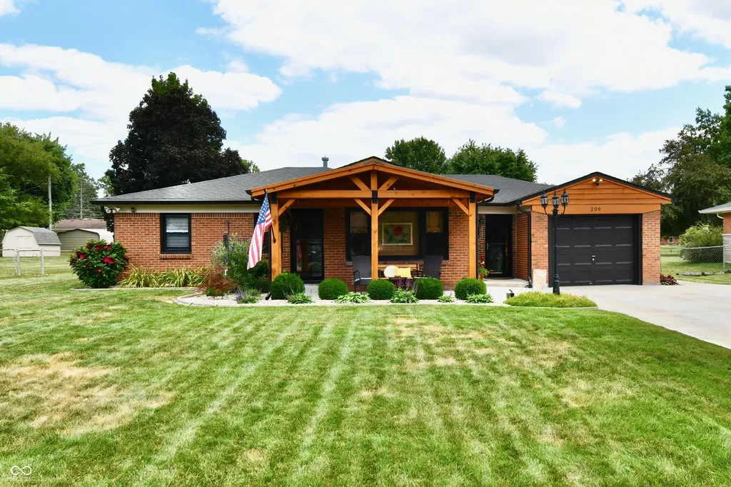 209 Kirk Drive W Indianapolis IN 46234