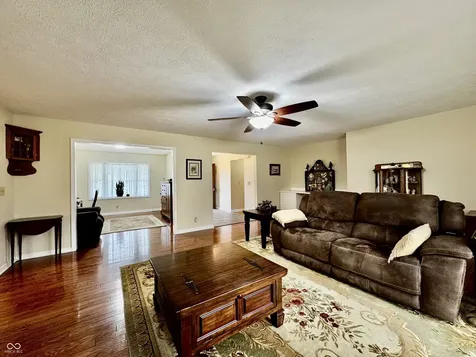 4435 Ellington Spencer IN 47460