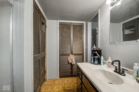 5638 Gray Road Indianapolis IN 46237