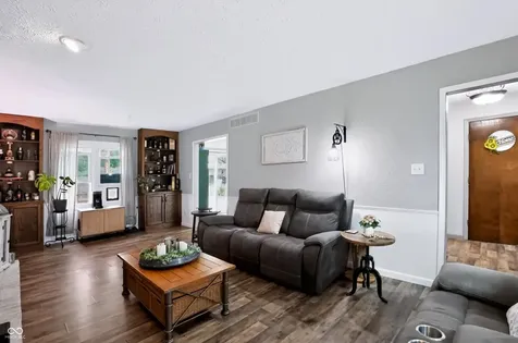730 Queenswood Drive Indianapolis IN 46217