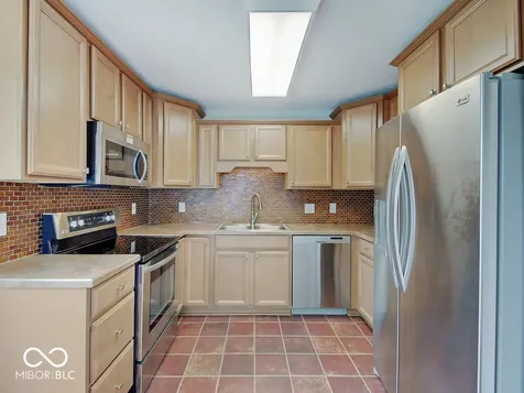 8720 Yardley Court Indianapolis IN 46268