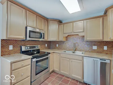 8720 Yardley Court Indianapolis IN 46268