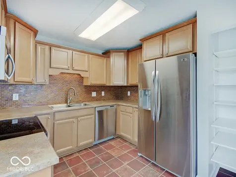 8720 Yardley Court Indianapolis IN 46268