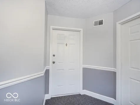 8720 Yardley Court Indianapolis IN 46268