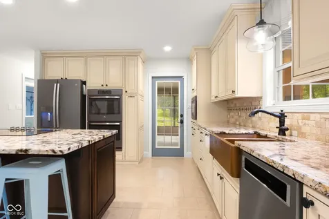 2240 N 700 W Columbus IN 47201
