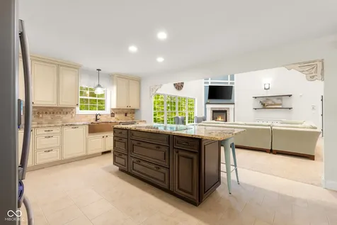 2240 N 700 W Columbus IN 47201