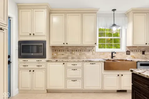 2240 N 700 W Columbus IN 47201