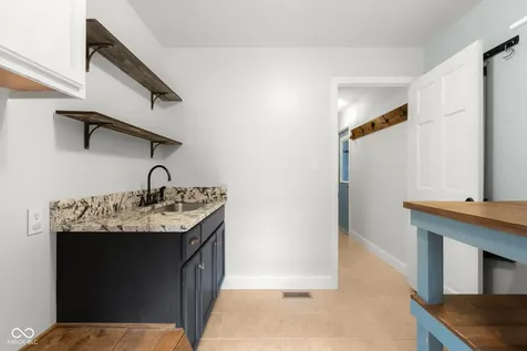 2240 N 700 W Columbus IN 47201