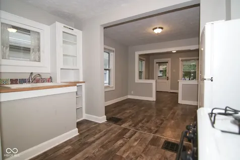 4935 W 11th Street Indianapolis IN 46224