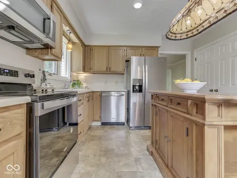 2064 Oldfields Circle North Drive Indianapolis IN 46228