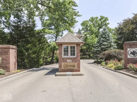2064 Oldfields Circle North Drive Indianapolis IN 46228