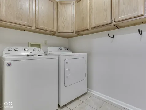 2064 Oldfields Circle North Drive Indianapolis IN 46228