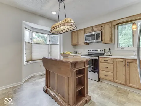 2064 Oldfields Circle North Drive Indianapolis IN 46228