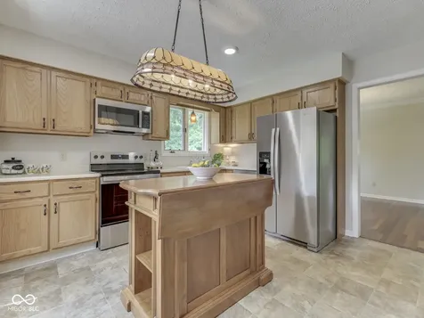 2064 Oldfields Circle North Drive Indianapolis IN 46228