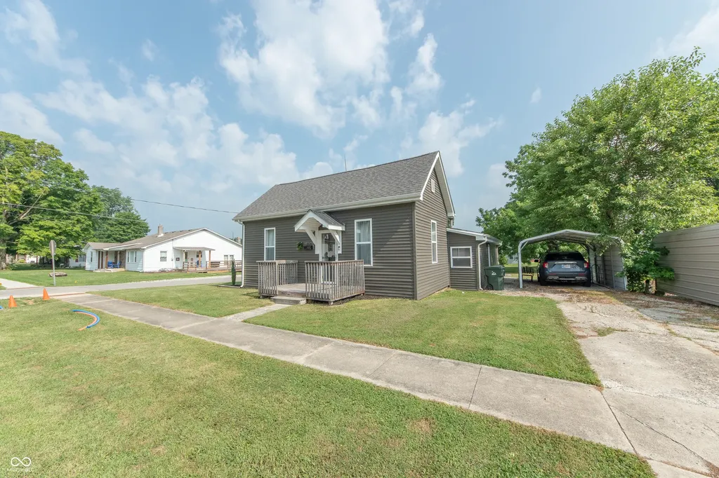 1004 Washington Street Hope IN 47246