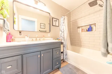 1004 Washington Street Hope IN 47246