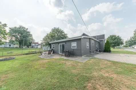 1004 Washington Street Hope IN 47246