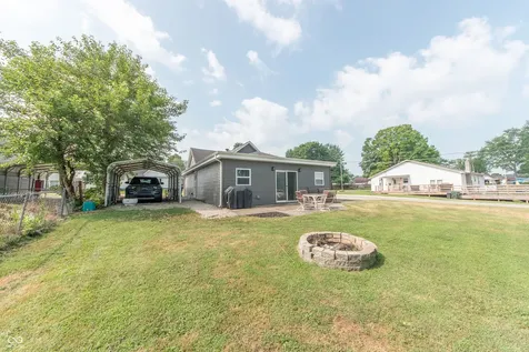 1004 Washington Street Hope IN 47246