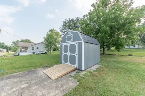 1004 Washington Street Hope IN 47246