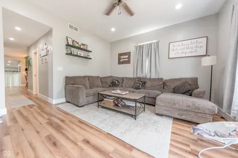 1004 Washington Street Hope IN 47246