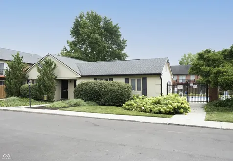 8503 Canterbury W Indianapolis IN 46260
