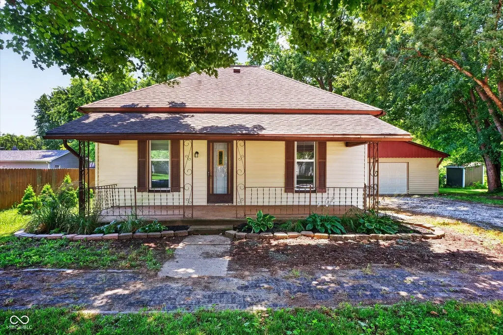 203 W Union Street Waynetown IN 47990
