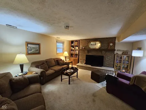 7534 Carolling Way Indianapolis IN 46237