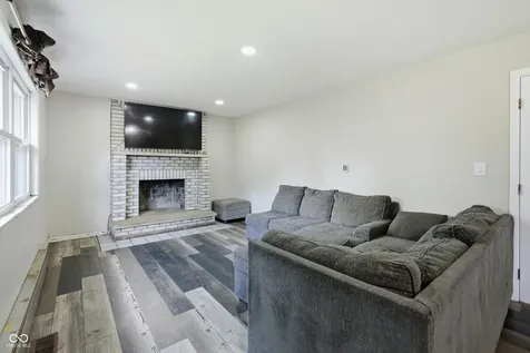 6932 W 10th Street Indianapolis IN 46214